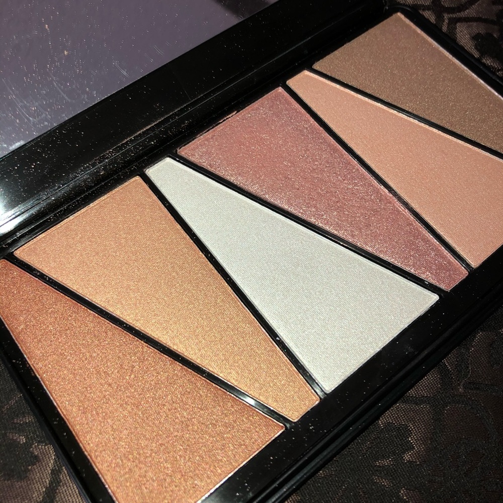 Revolution pallet💋